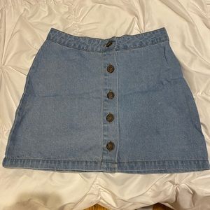 Jean skirt with buttons